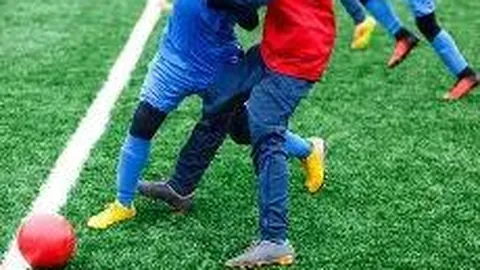 哈兰德错失良机！主裁判罚引热议，范戴克戏谑鼓掌，利物浦门神神级扑救惊全场